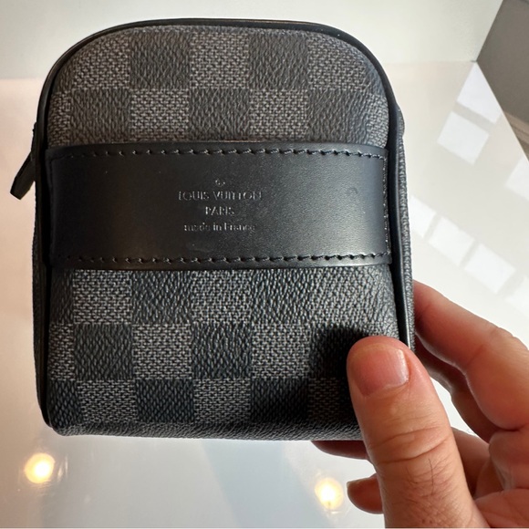 Louis Vuitton Damier Graphite Toiletry Pouch N47625 - Picture 7 of 7